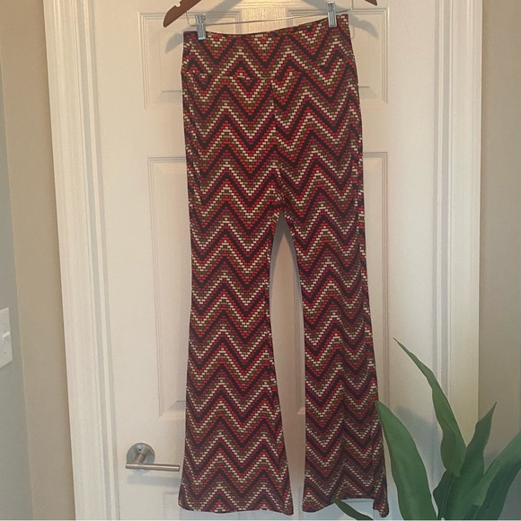 Women’s high rise flared pants. 2 pack. Multi red and solid black. NWT. L - Picture 6 of 14